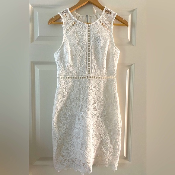 Lulus Dresses & Skirts - Lulu's Crochet Lace Sleeveless Bodycon Mini Dress
Size Small